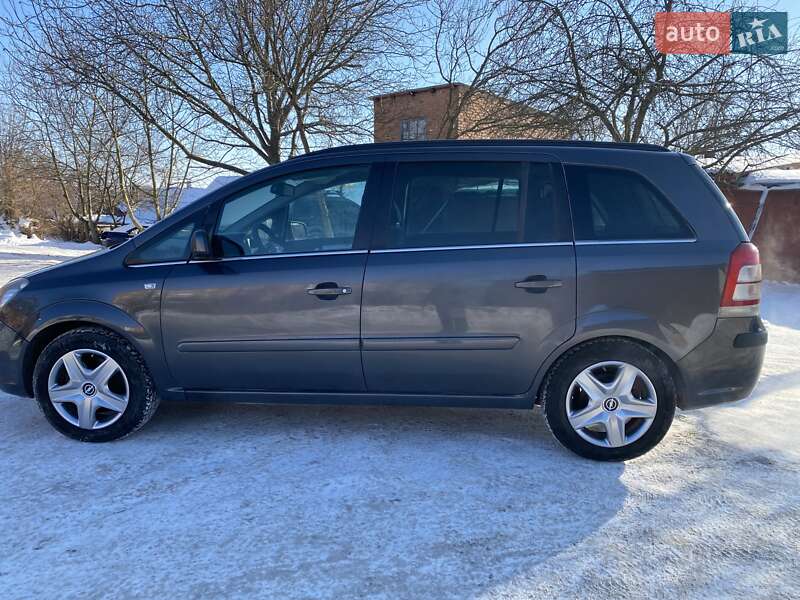 Минивэн Opel Zafira 2010 в Калиновке