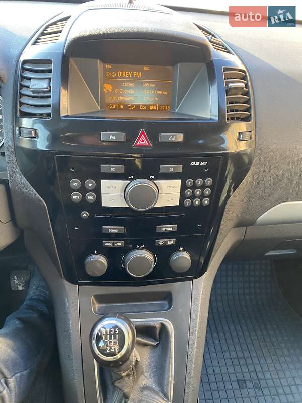 Минивэн Opel Zafira 2010 в Калиновке