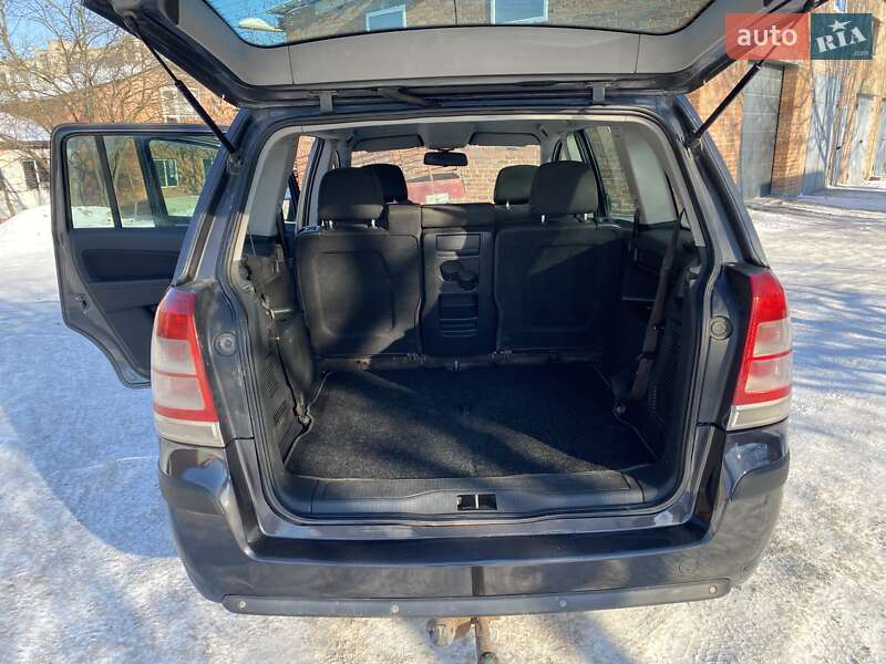 Минивэн Opel Zafira 2010 в Калиновке