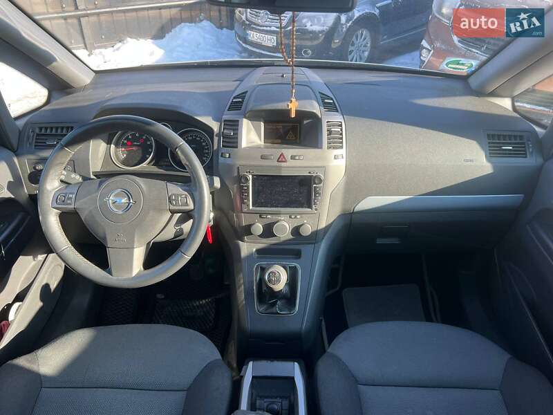 Минивэн Opel Zafira 2006 в Киеве