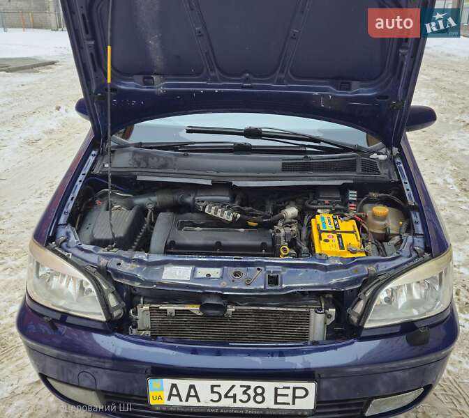 Минивэн Opel Zafira 2002 в Нетешине