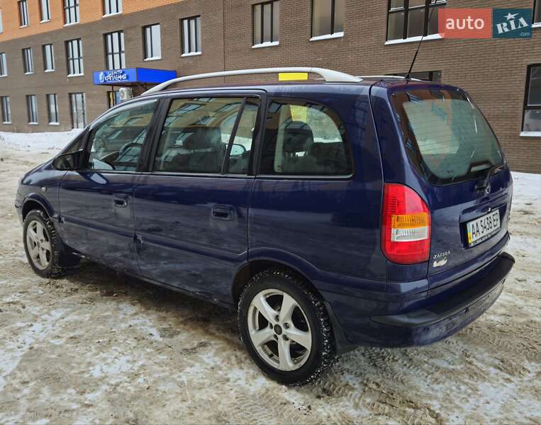 Минивэн Opel Zafira 2002 в Нетешине