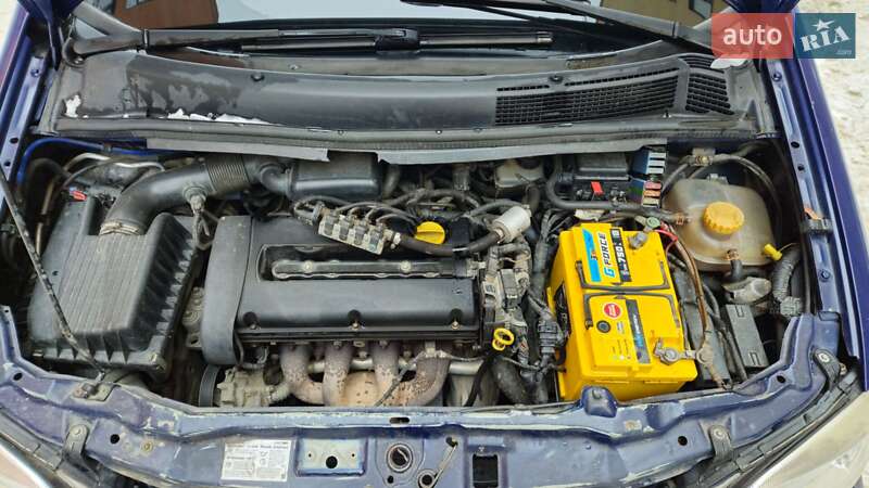 Минивэн Opel Zafira 2002 в Нетешине