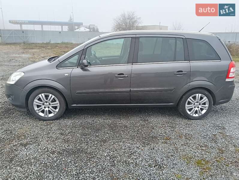 Минивэн Opel Zafira 2009 в Ровно