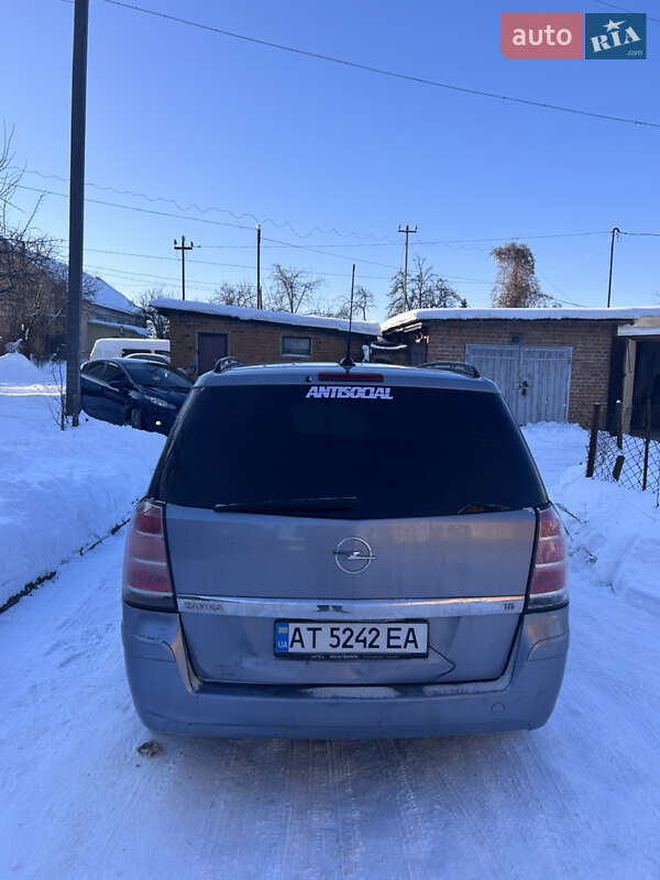 Минивэн Opel Zafira 2005 в Сокале