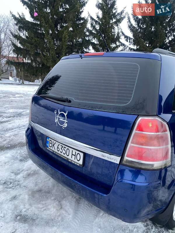 Минивэн Opel Zafira 2005 в Дубно