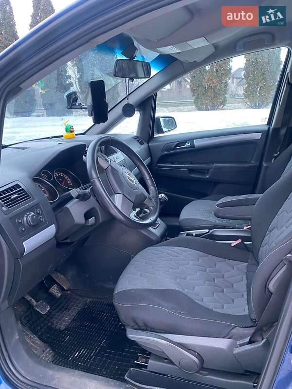 Минивэн Opel Zafira 2005 в Дубно