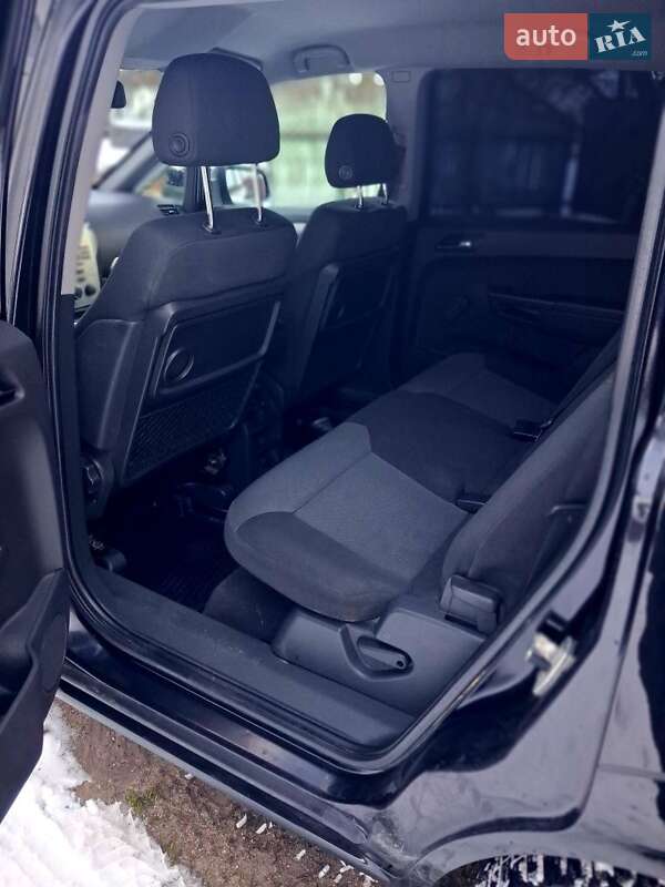 Минивэн Opel Zafira 2010 в Вараше