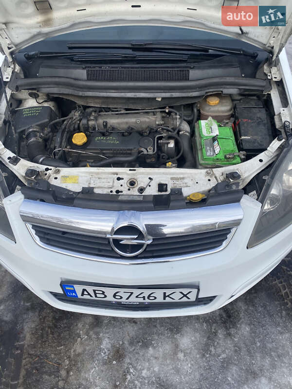 Минивэн Opel Zafira 2006 в Могилев-Подольске