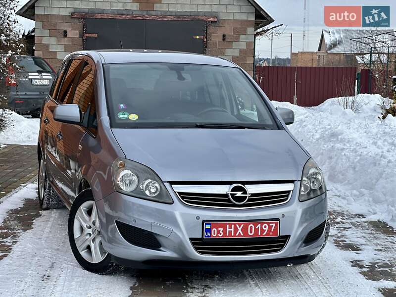 Минивэн Opel Zafira 2010 в Владимирце