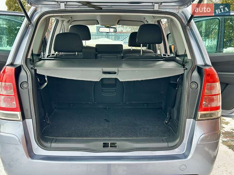 Минивэн Opel Zafira 2010 в Владимирце