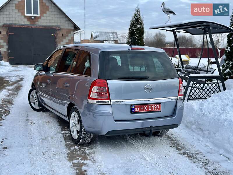 Минивэн Opel Zafira 2010 в Владимирце