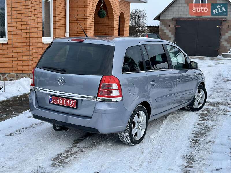 Минивэн Opel Zafira 2010 в Владимирце