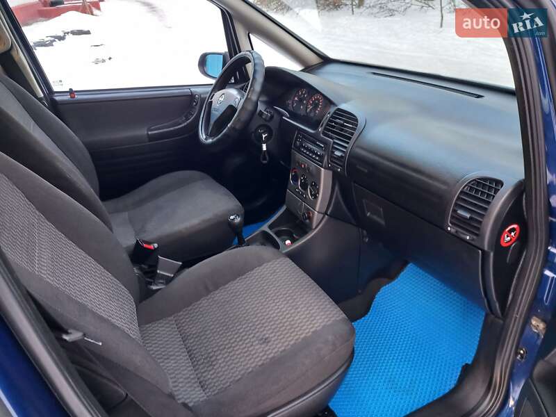 Минивэн Opel Zafira 2004 в Хмельницком