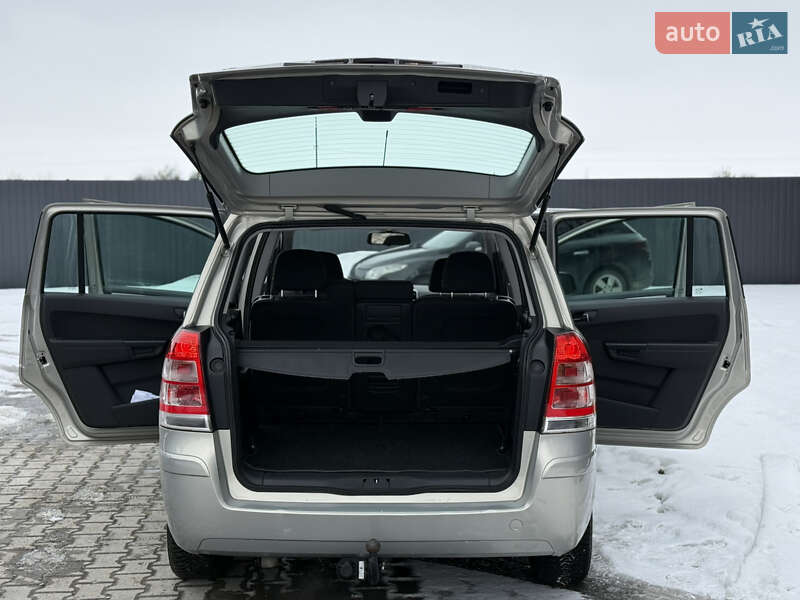 Минивэн Opel Zafira 2009 в Тернополе