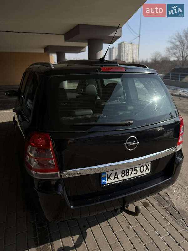 Минивэн Opel Zafira 2008 в Киеве