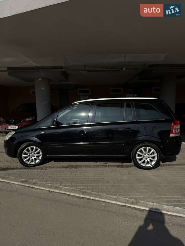 Минивэн Opel Zafira 2008 в Киеве