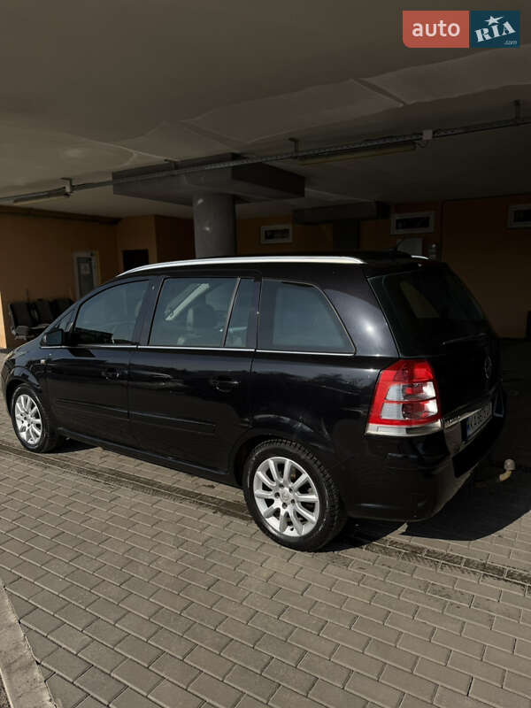Минивэн Opel Zafira 2008 в Киеве