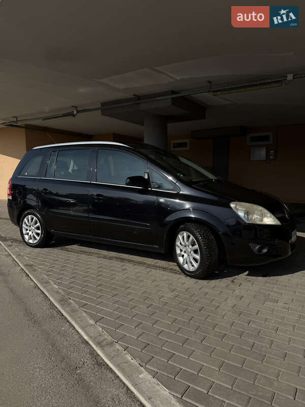 Минивэн Opel Zafira 2008 в Киеве