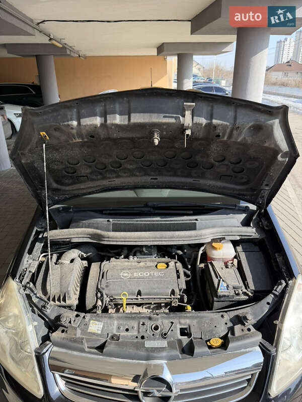 Минивэн Opel Zafira 2008 в Киеве
