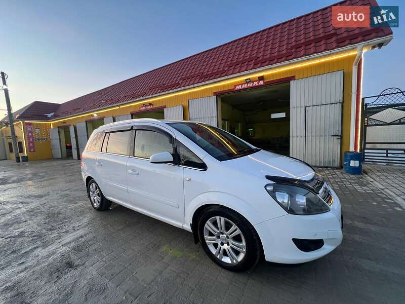 Opel Zafira 2012