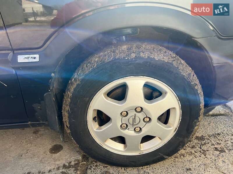 Минивэн Opel Zafira 1999 в Новояворовске