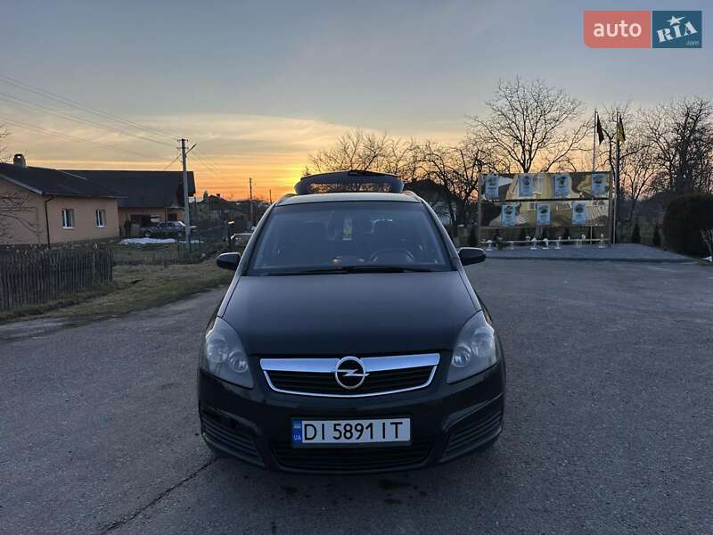 Минивэн Opel Zafira 2006 в Долине
