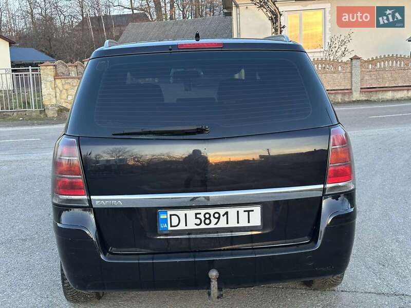 Минивэн Opel Zafira 2006 в Долине