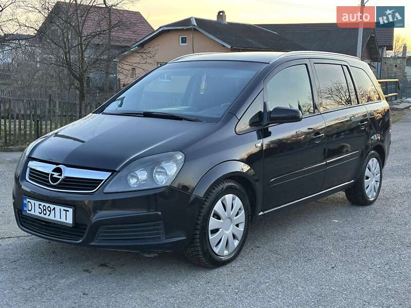 Минивэн Opel Zafira 2006 в Долине
