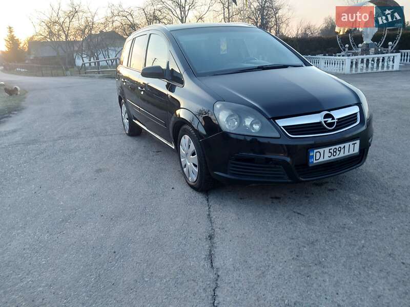 Минивэн Opel Zafira 2006 в Долине