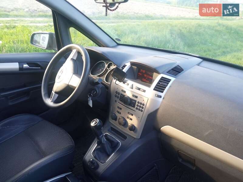 Минивэн Opel Zafira 2008 в Косове фото 5 Минивэн Opel Zafira 2008 в Косове