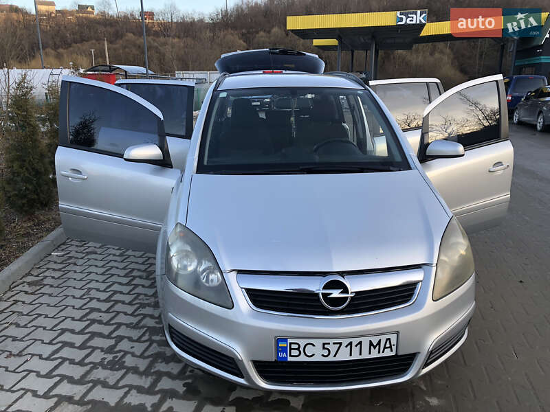 Минивэн Opel Zafira 2006 в Турке