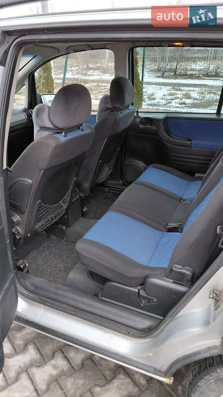 Минивэн Opel Zafira 2000 в Немишаево
