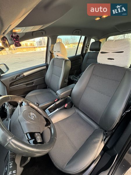 Минивэн Opel Zafira 2009 в Киеве