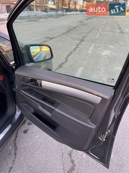 Минивэн Opel Zafira 2009 в Киеве