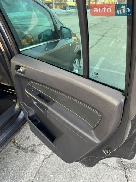 Минивэн Opel Zafira 2009 в Киеве