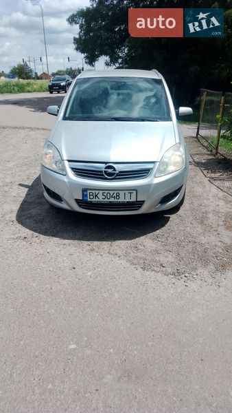 Минивэн Opel Zafira 2008 в Ровно