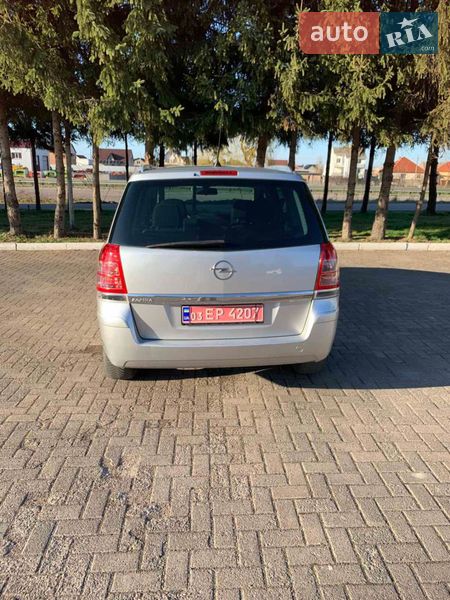 Минивэн Opel Zafira 2008 в Ровно