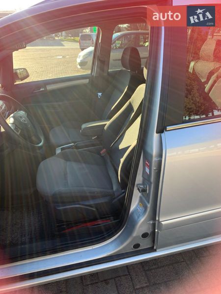 Минивэн Opel Zafira 2008 в Ровно