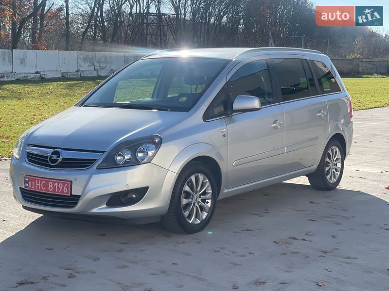 Минивэн Opel Zafira 2010 в Луцке