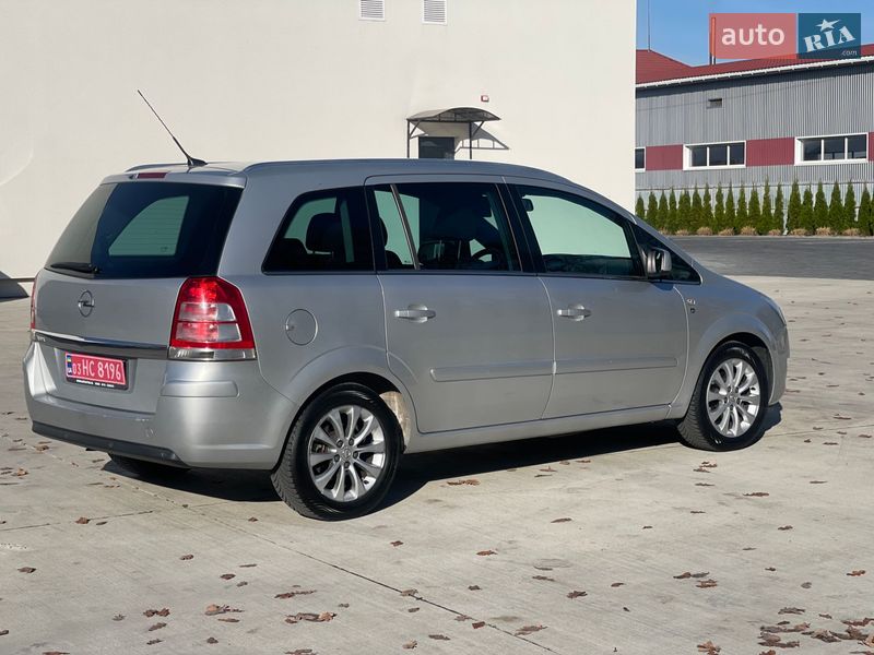 Минивэн Opel Zafira 2010 в Луцке