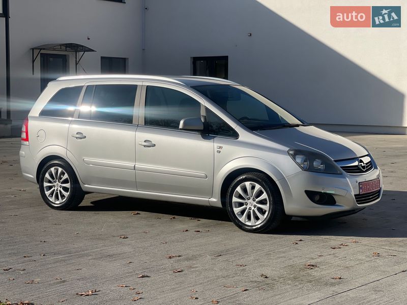 Минивэн Opel Zafira 2010 в Луцке