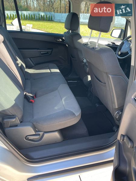 Минивэн Opel Zafira 2010 в Луцке