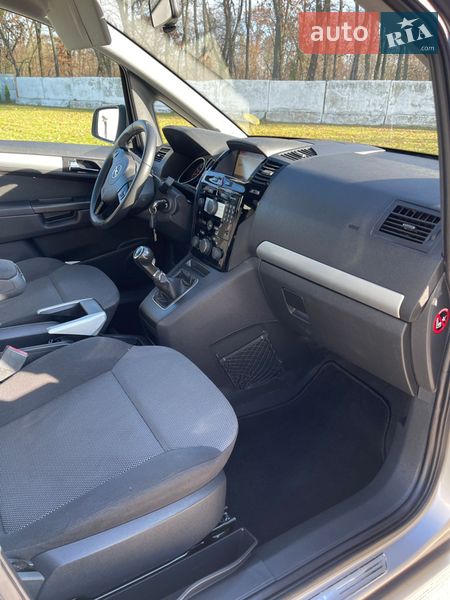 Минивэн Opel Zafira 2010 в Луцке