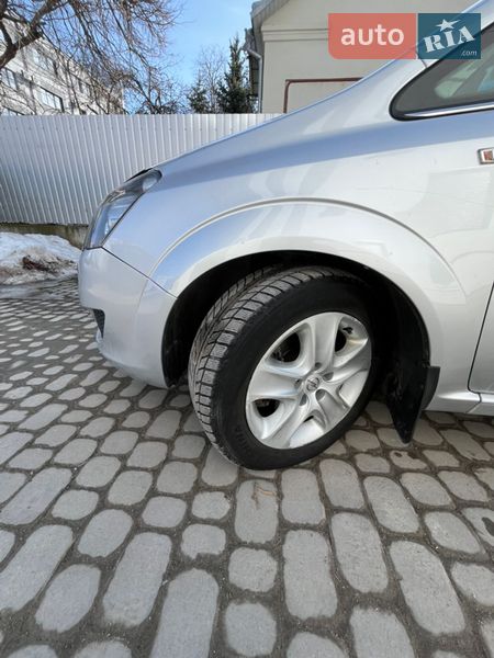 Минивэн Opel Zafira 2010 в Тернополе
