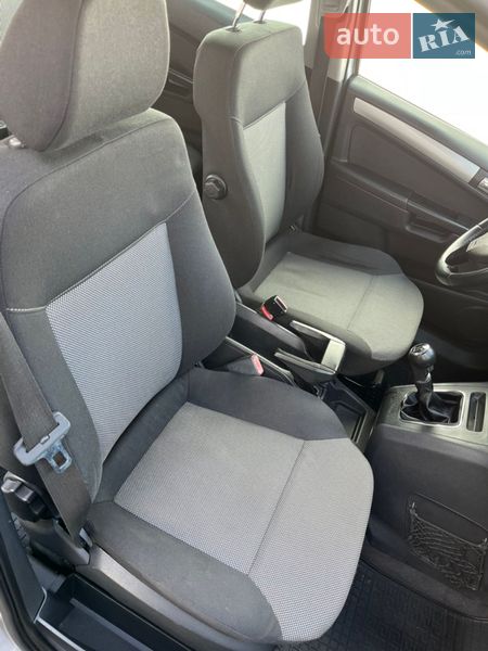 Минивэн Opel Zafira 2010 в Тернополе