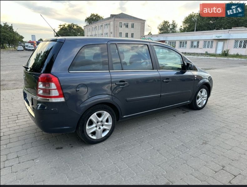 Минивэн Opel Zafira 2010 в Миргороде