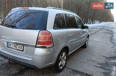 Минивэн Opel Zafira 2005 в Остроге