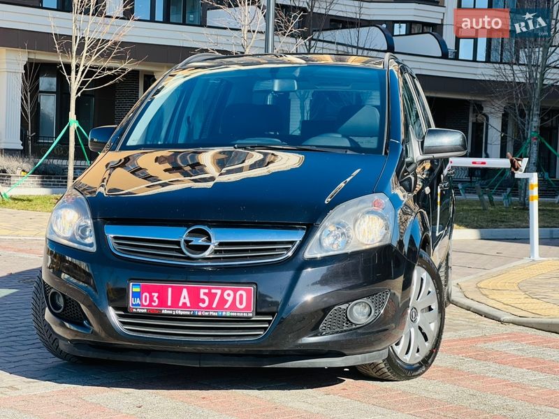 Минивэн Opel Zafira 2013 в Киеве