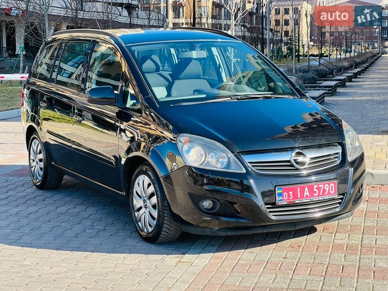 Минивэн Opel Zafira 2013 в Киеве